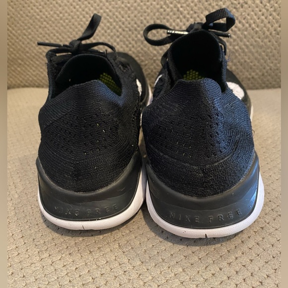 Nike - Picture 3 of 5